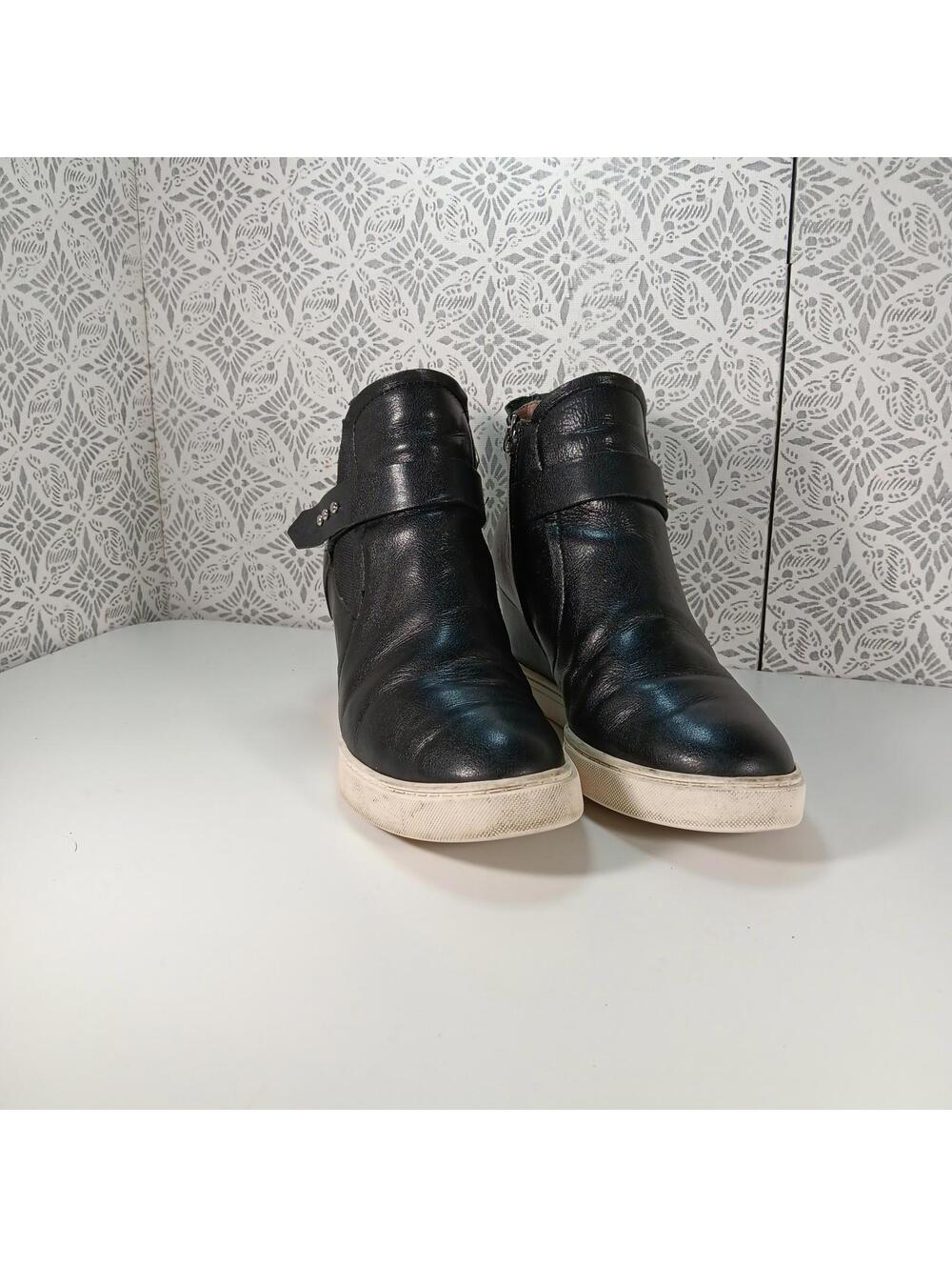 Linea Paolo Freshton Black Leather Wedge Heel Side Zip Sneaker Shoes Size 7